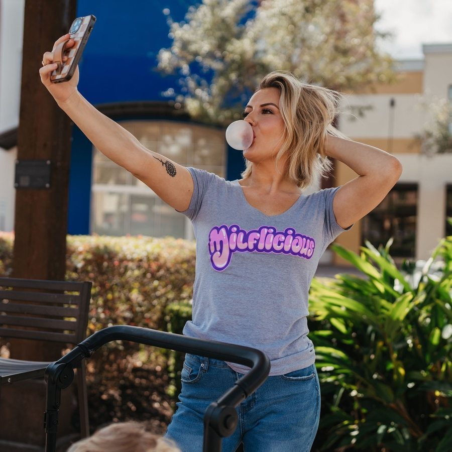 Women's Milflicious V-Neck T-Shirt - Heather Gray - Image 2